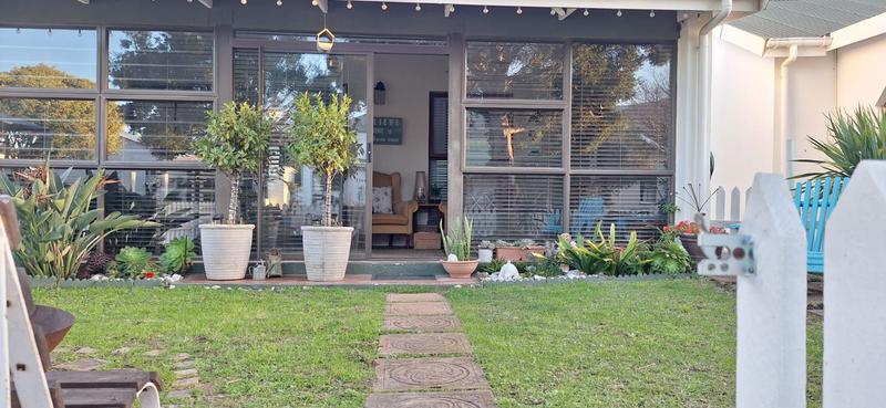 2 Bedroom Property for Sale in Sandbaai Western Cape